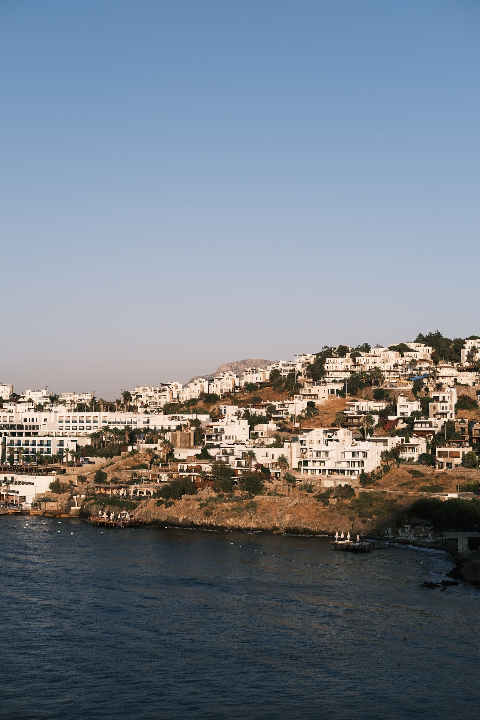 Bodrum'da denize bakan beyaz evler